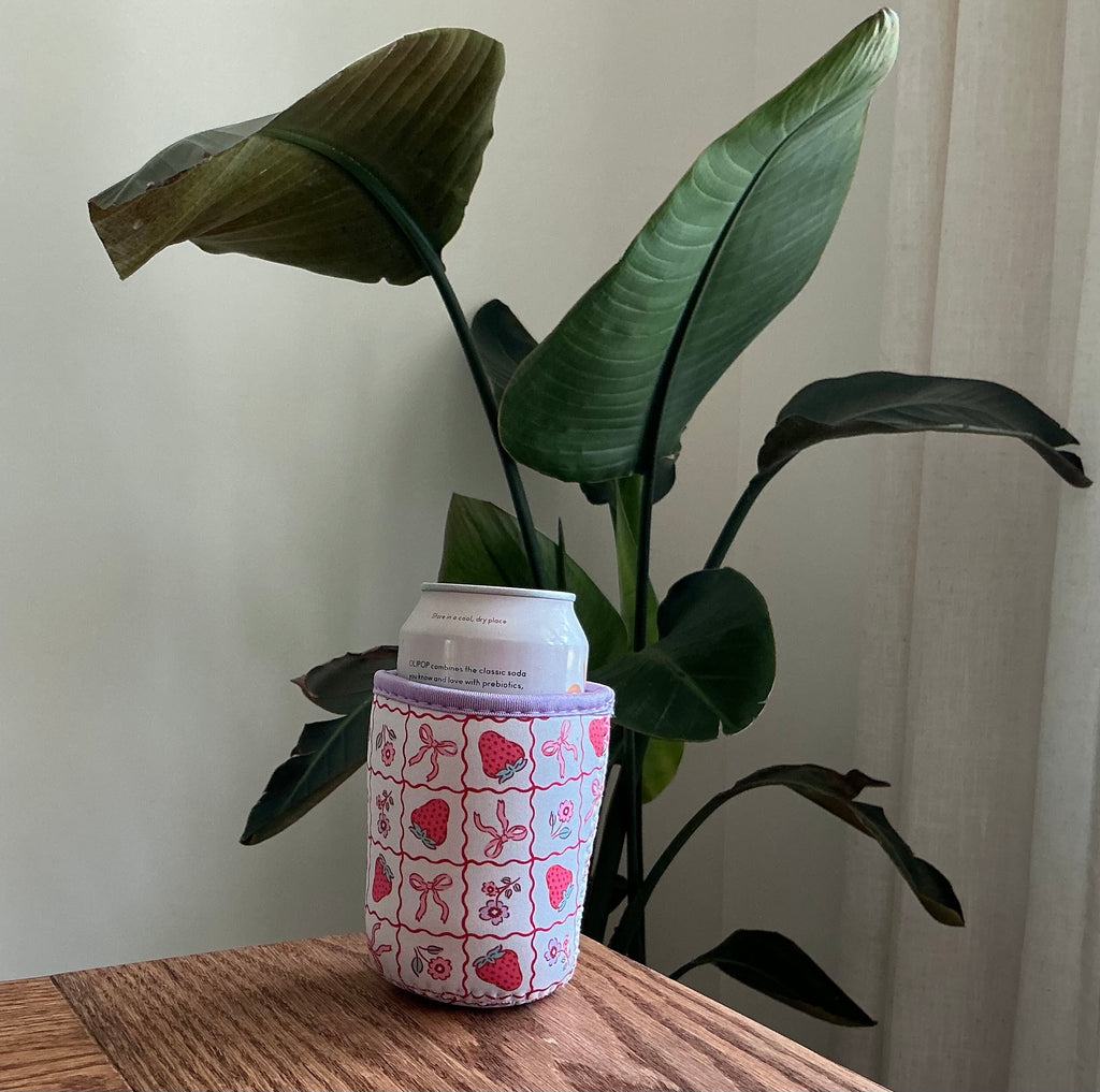 Strawberries & Bows Drink Sleeve